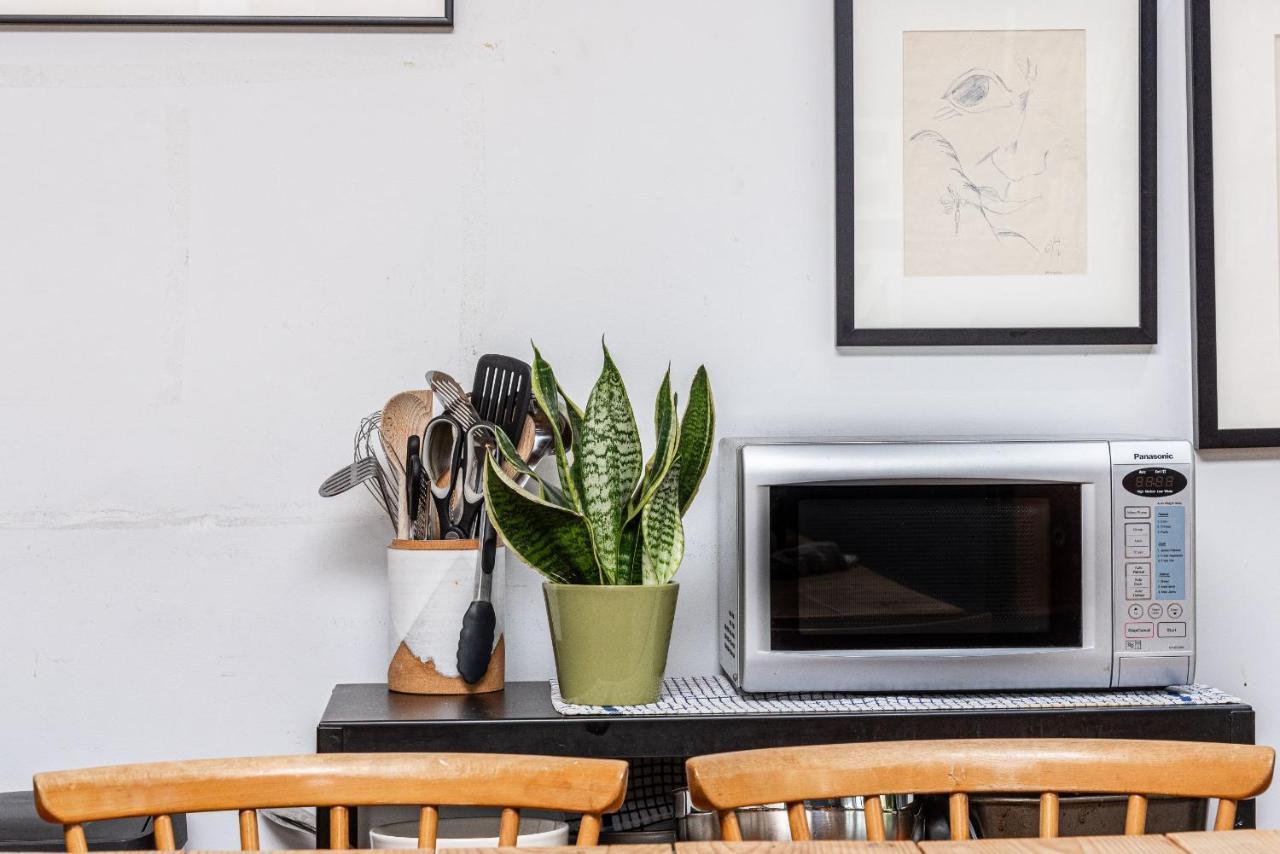 Appartamento Pass The Keys - Trendy Flat With Private Terrace In East Londra